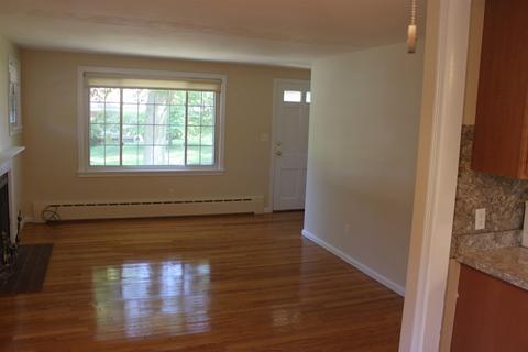 97 Brewster St, Springfield, MA 01119 photo 7