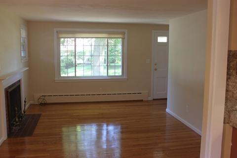 97 Brewster St, Springfield, MA 01119 photo 6