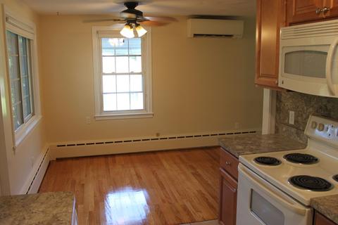 97 Brewster St, Springfield, MA 01119 photo 11