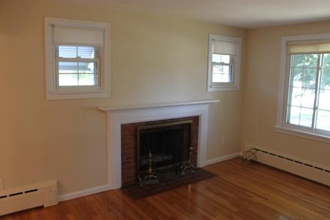 97 Brewster St, Springfield, MA 01119 photo 5