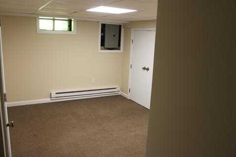 97 Brewster St, Springfield, MA 01119 photo 16