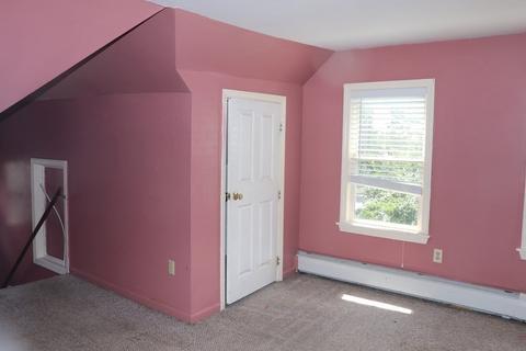 24 Tracy St, Springfield, MA 01104 photo 3