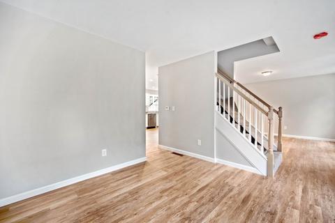 416 Nottingham St, Springfield, MA 01104 photo 4