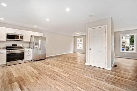 416 Nottingham St, Springfield, MA 01104 photo 9