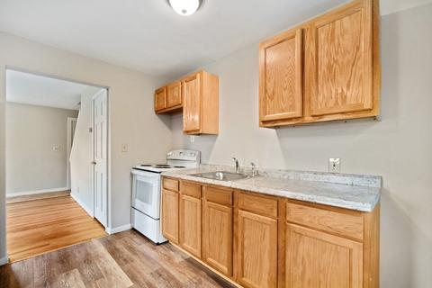 85 Putnam Cir, Springfield, MA 01104 photo 7