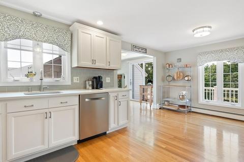 42 Mohawk St, Danvers, MA 01923 photo 2