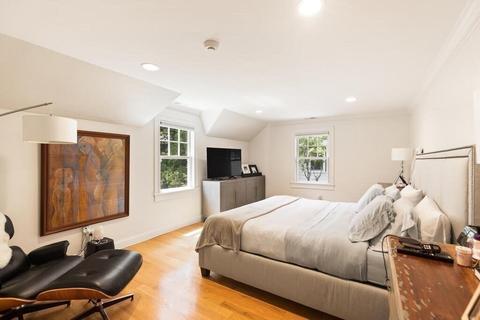 56 Clearwater Rd, Chestnut Hill, MA 02467 photo 16