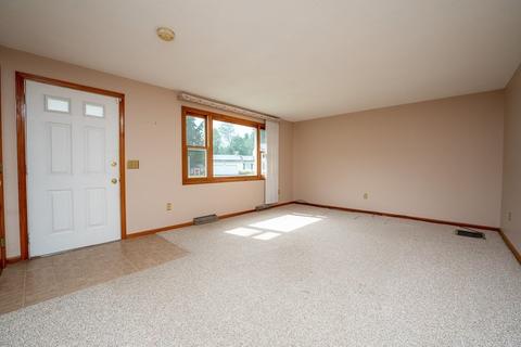 7 Ryan Cir, Springfield, MA 01128 photo 4