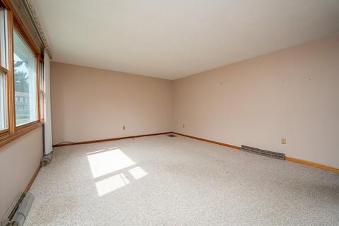 7 Ryan Cir, Springfield, MA 01128 photo 3