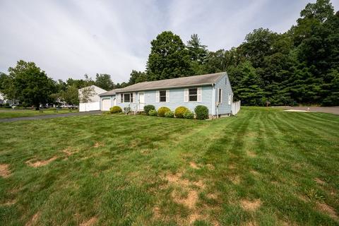 7 Ryan Cir, Springfield, MA 01128 photo 2