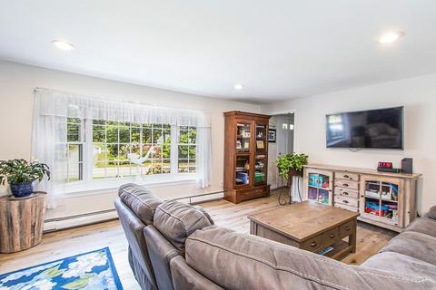 1471 Old Post Rd, Marstons Mills, MA 02648 photo 3