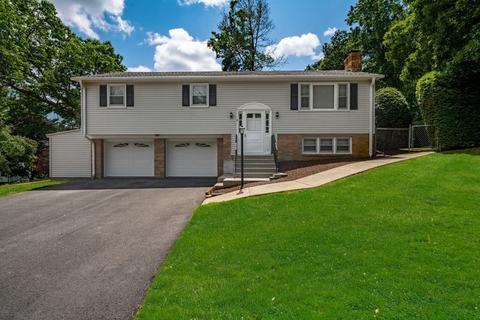 8 Pinewood Dr, Webster, MA 01570 photo 1