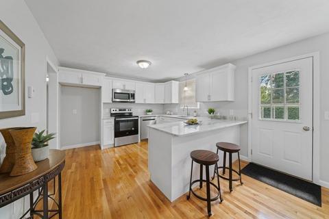 8 Pinewood Dr, Webster, MA 01570 photo 5