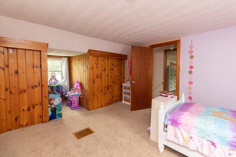 28 Spence St, Chicopee, MA 01020 photo 23