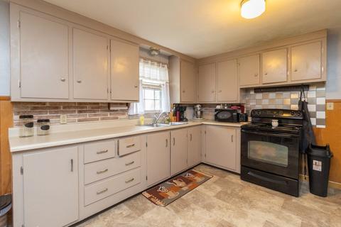 28 Spence St, Chicopee, MA 01020 photo 10