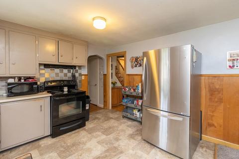 28 Spence St, Chicopee, MA 01020 photo 9