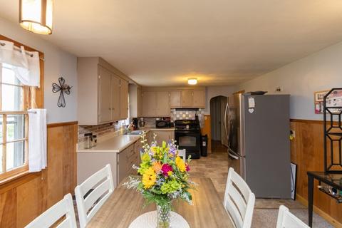 28 Spence St, Chicopee, MA 01020 photo 6