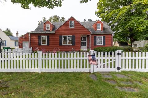 28 Spence St, Chicopee, MA 01020 photo 1