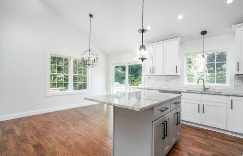 79 Rolf Ave, Chicopee, MA 01020 photo 10