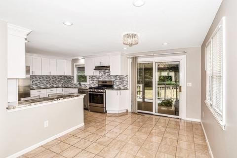 128 Tallyho Dr, Springfield, MA 01118 photo 8