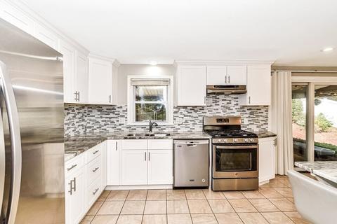 128 Tallyho Dr, Springfield, MA 01118 photo 5