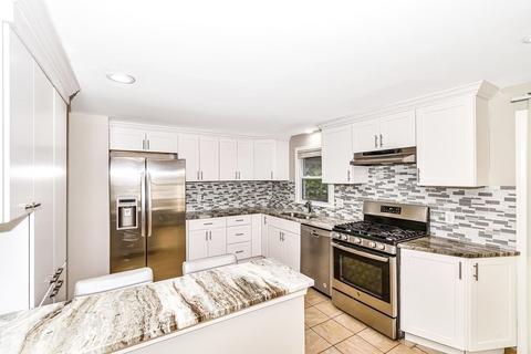 128 Tallyho Dr, Springfield, MA 01118 photo 6