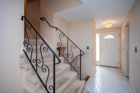 9 Royce Rd, Framingham, MA 01701 photo 6