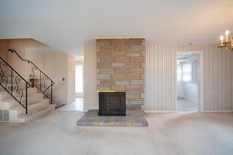 9 Royce Rd, Framingham, MA 01701 photo 17