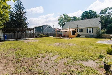 1390 Roosevelt Ave, Springfield, MA 01109 photo 8