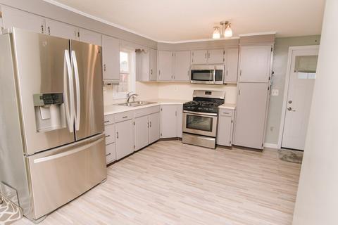 1390 Roosevelt Ave, Springfield, MA 01109 photo 17