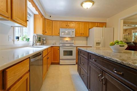 9 Spring St, Pelham, NH 03076 photo 9