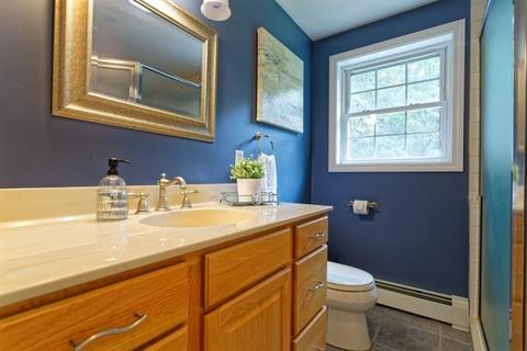 9 Spring St, Pelham, NH 03076 photo 13