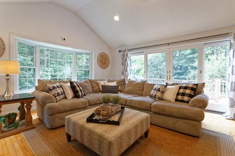 9 Spring St, Pelham, NH 03076 photo 3