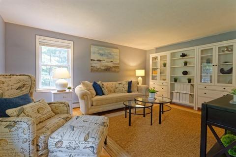 9 Spring St, Pelham, NH 03076 photo 5