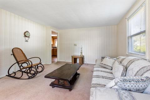 5 Stony Brook Rd, Springfield, MA 01118 photo 3