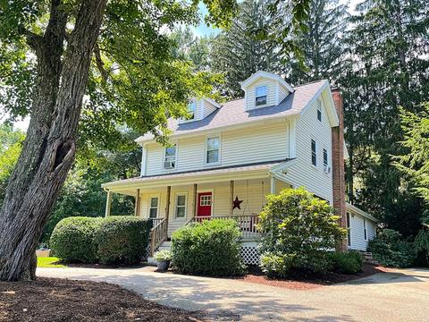 4 Windcrest Ln, Millis, MA 02054 photo 1
