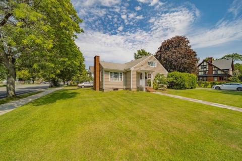 4 Chapin Ter, Springfield, MA 01107 photo 2