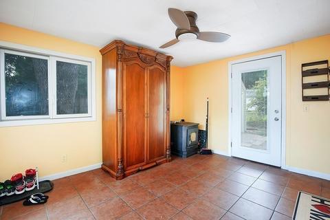 105 Lancaster St, Springfield, MA 01118 photo 8
