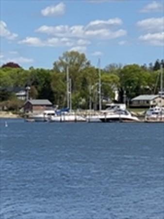 15 Cherry St, Fairhaven, MA 02719 photo 4