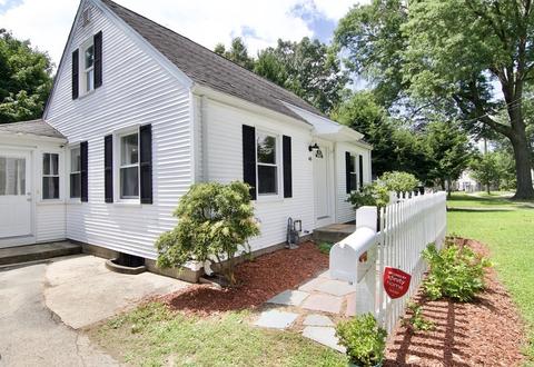 45 Balfour Dr, Springfield, MA 01118 photo 2