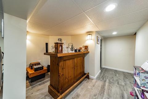 280 Jasper St, Springfield, MA 01109 photo 16