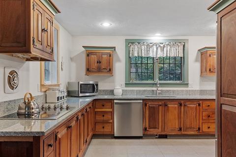 22 Willowbrook Ln, Worcester, MA 01609 photo 5