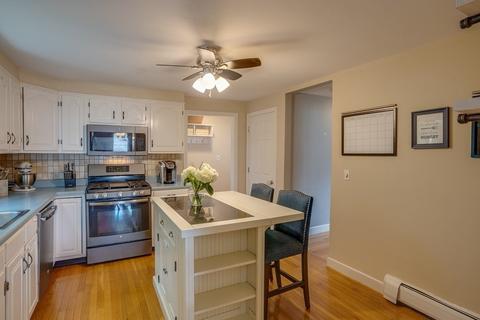 8 Exeter Dr, Woburn, MA 01801 photo 5
