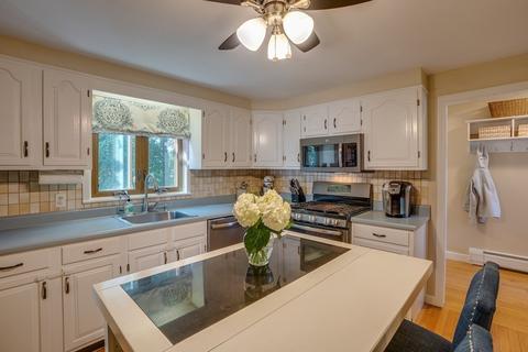 8 Exeter Dr, Woburn, MA 01801 photo 4