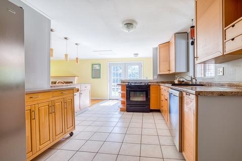 27 Amory Ave, Maynard, MA 01754 photo 9