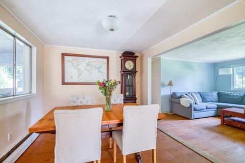27 Amory Ave, Maynard, MA 01754 photo 5