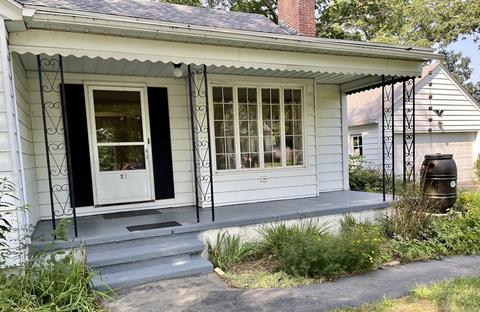 27 Spring St, Easthampton, MA 01027 photo 2