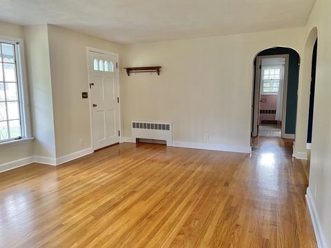 27 Spring St, Easthampton, MA 01027 photo 6