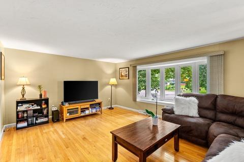 6 Appleton Dr, Hudson, MA 01749 photo 8