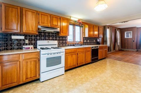 72 Montaup St, Fall River, MA 02724 photo 3